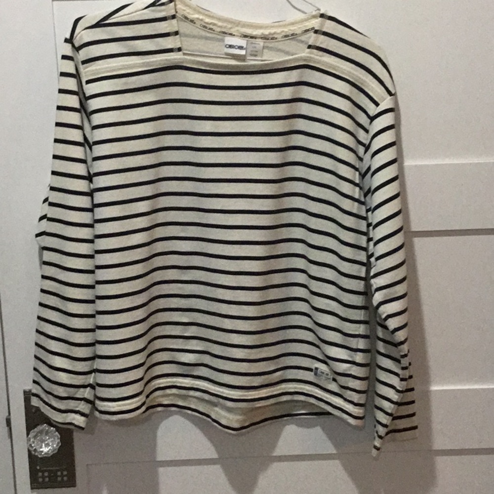 Cherokee long sleeved knit top.